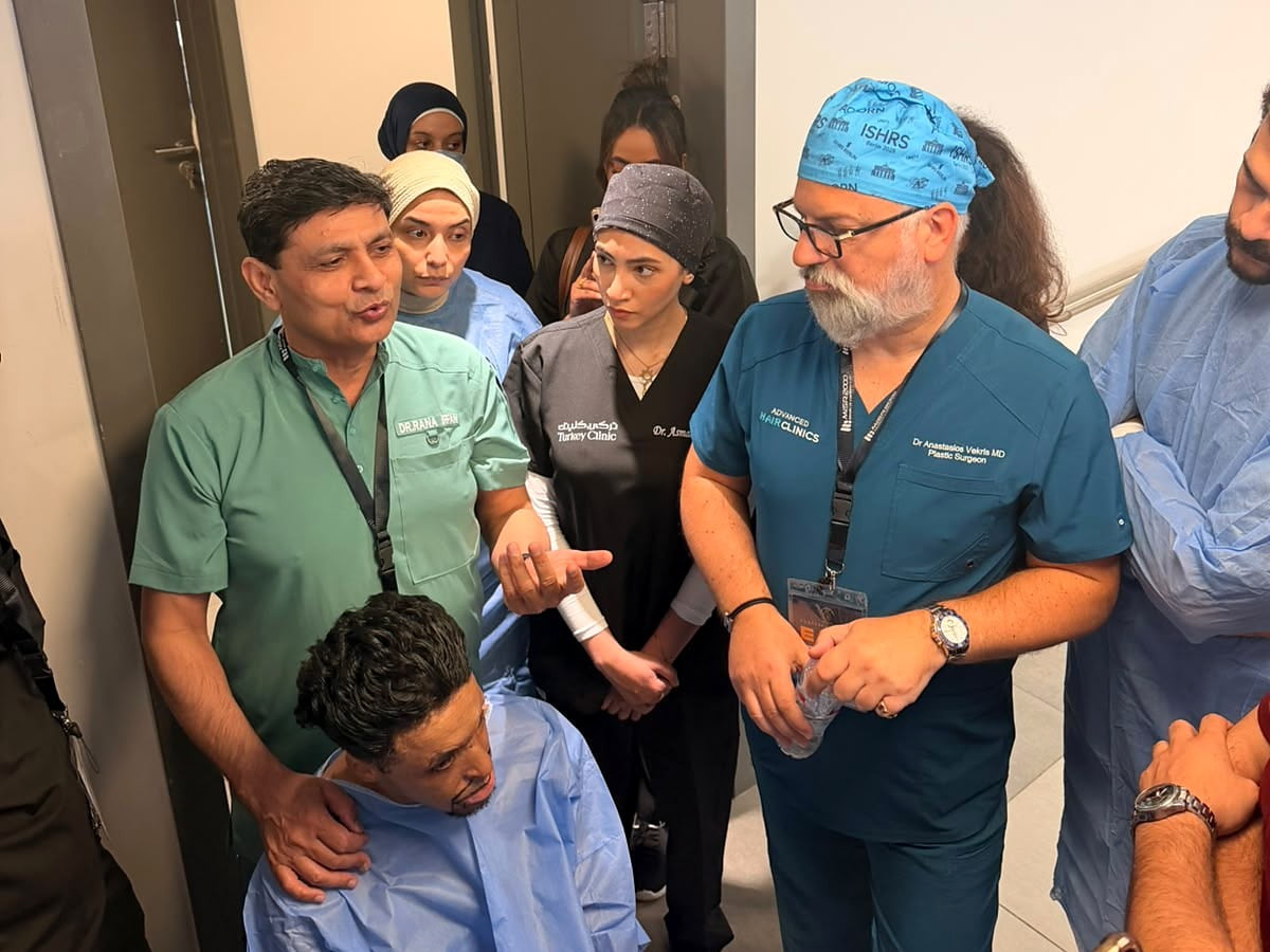 Στιγμιότυπο από το Live Surgery Workshop του Egypt Hair Congress 2026