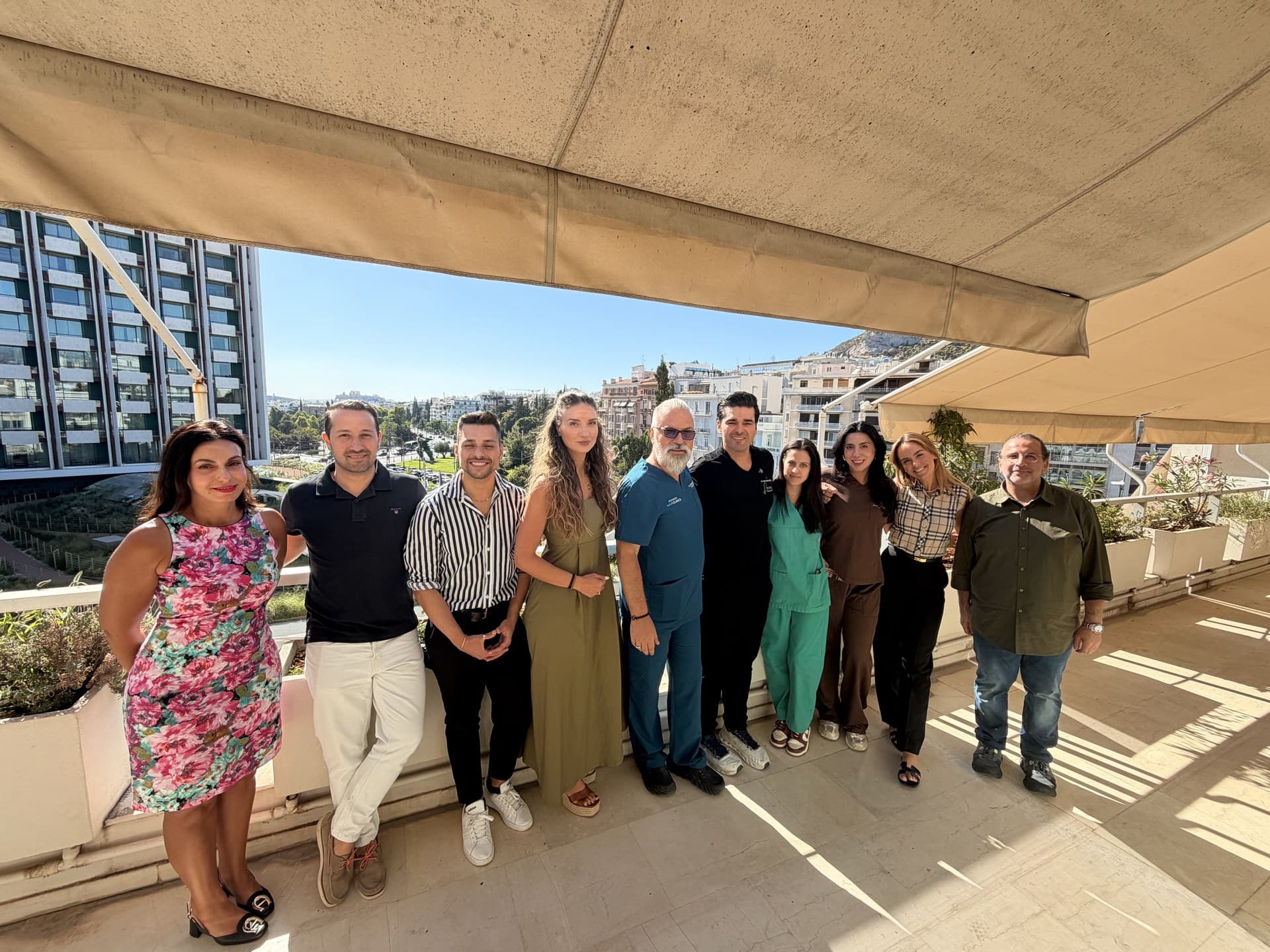 Η ομάδα της Advanced Hair Clinics με τον Dr. Pablo Cirino μετά το workshop
